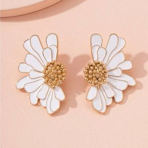 White Flowers Earrings